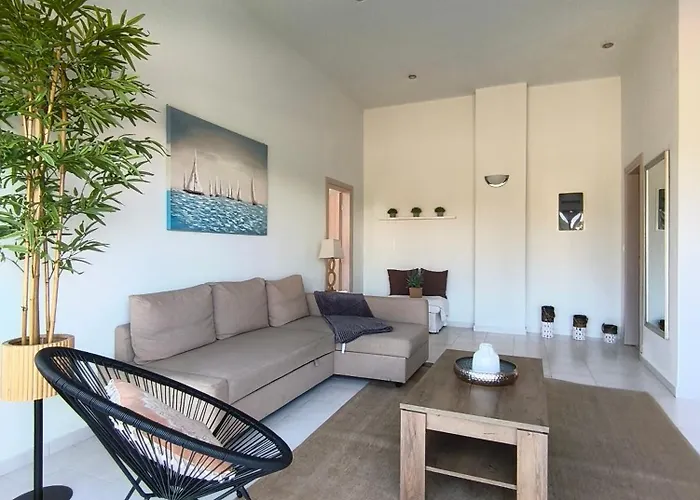 Spacious House * Theológos