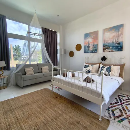 Spacious House * Theológos