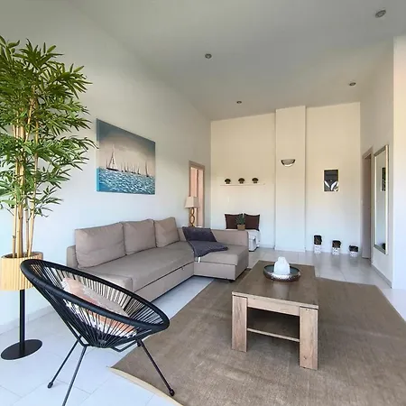 Spacious House * Theológos